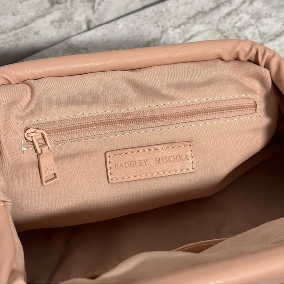 NWT BADGLEY MISCHKA Blush Pink Wrapped‎ Frame Clutch Ruched Chain Vegan Leather - Picture 3 of 8